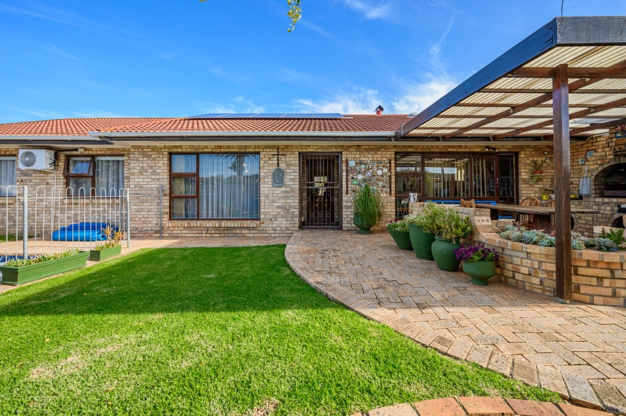 5 Bedroom Property for Sale in Walmer Downs Eastern Cape